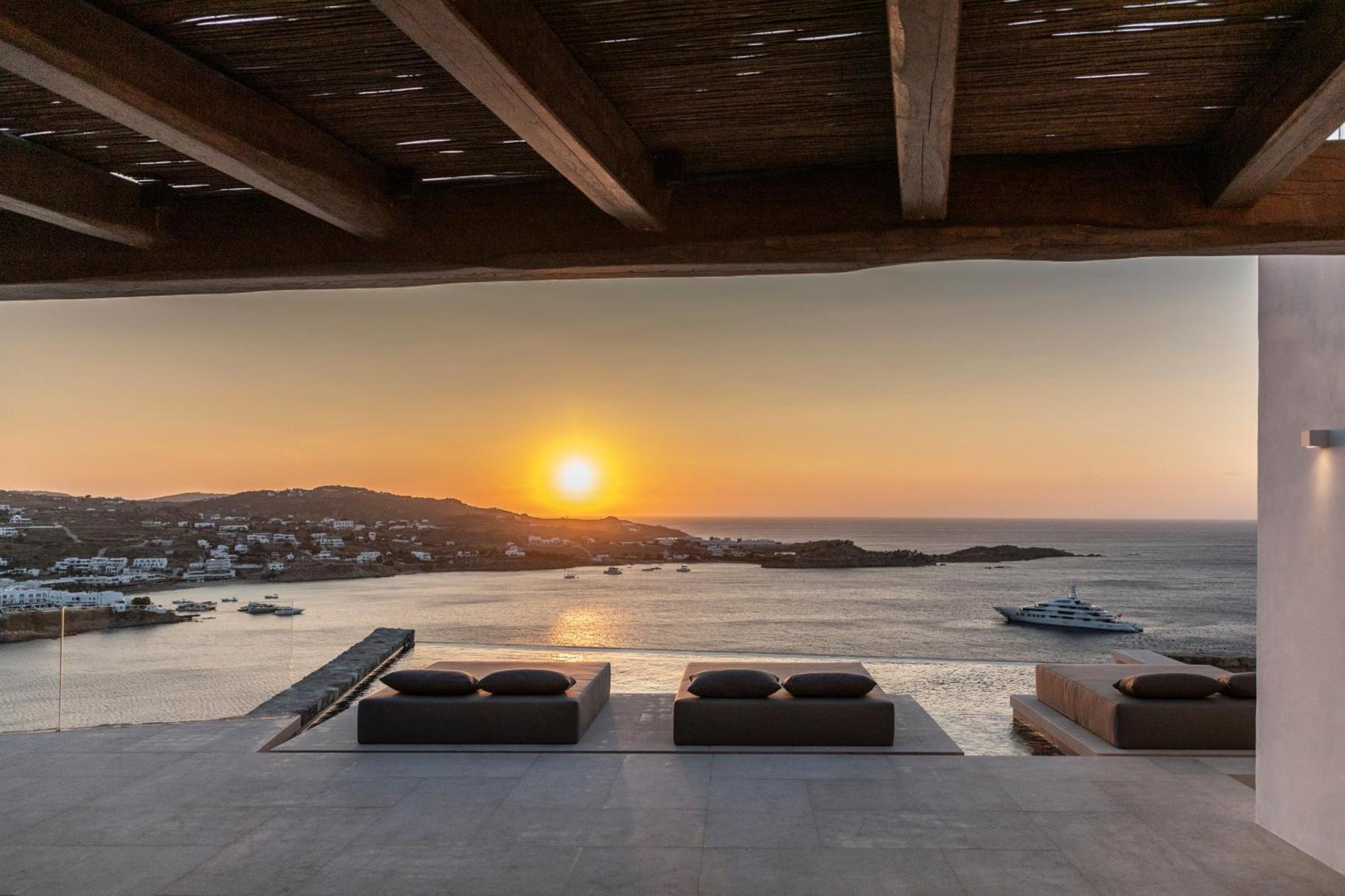 The Skyvilla Mykonos - A Landmark Property With Breathtaking Views Of The Psarou Bay Mykonos Town Exterior photo